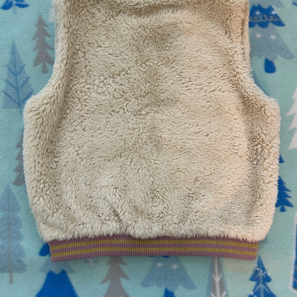 Andy & Evan Cream Fuzzy Vest - Picture 2 of 3